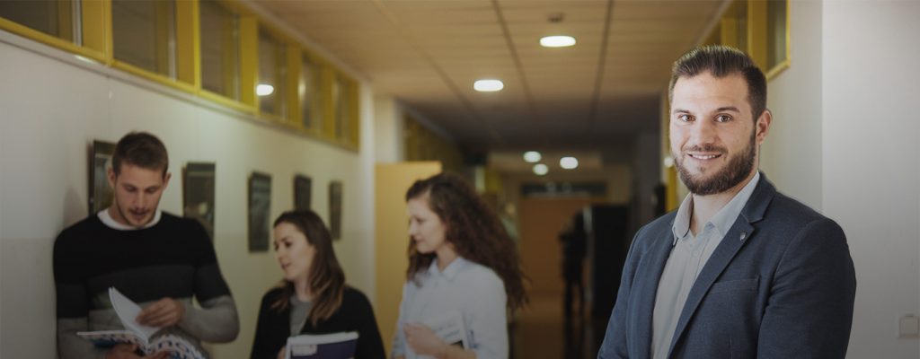 Luka študent Ekonomije v sodobni družbi